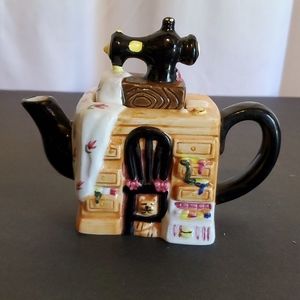 VTG Miniature Sewing Machine teapot 🫖